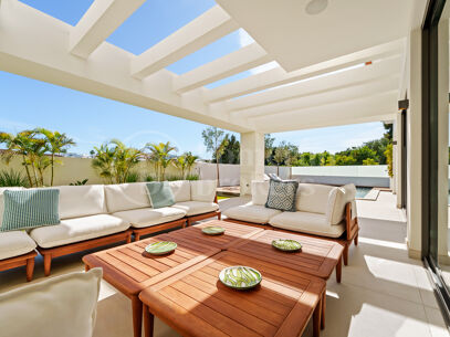 Villa Linda Vista – Contemporary Elegance by the Coast in San Pedro de Alcántara
