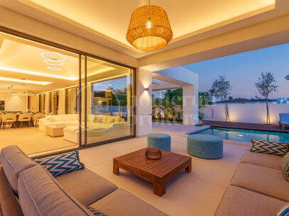 Villa Linda Vista – Contemporary Elegance by the Coast in San Pedro de Alcántara