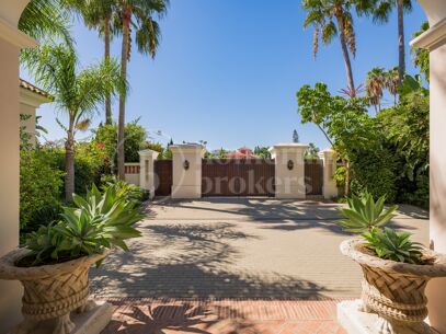 Villa Bellagio - Luxury 8-Bedroom Villa in Guadalmina Baja