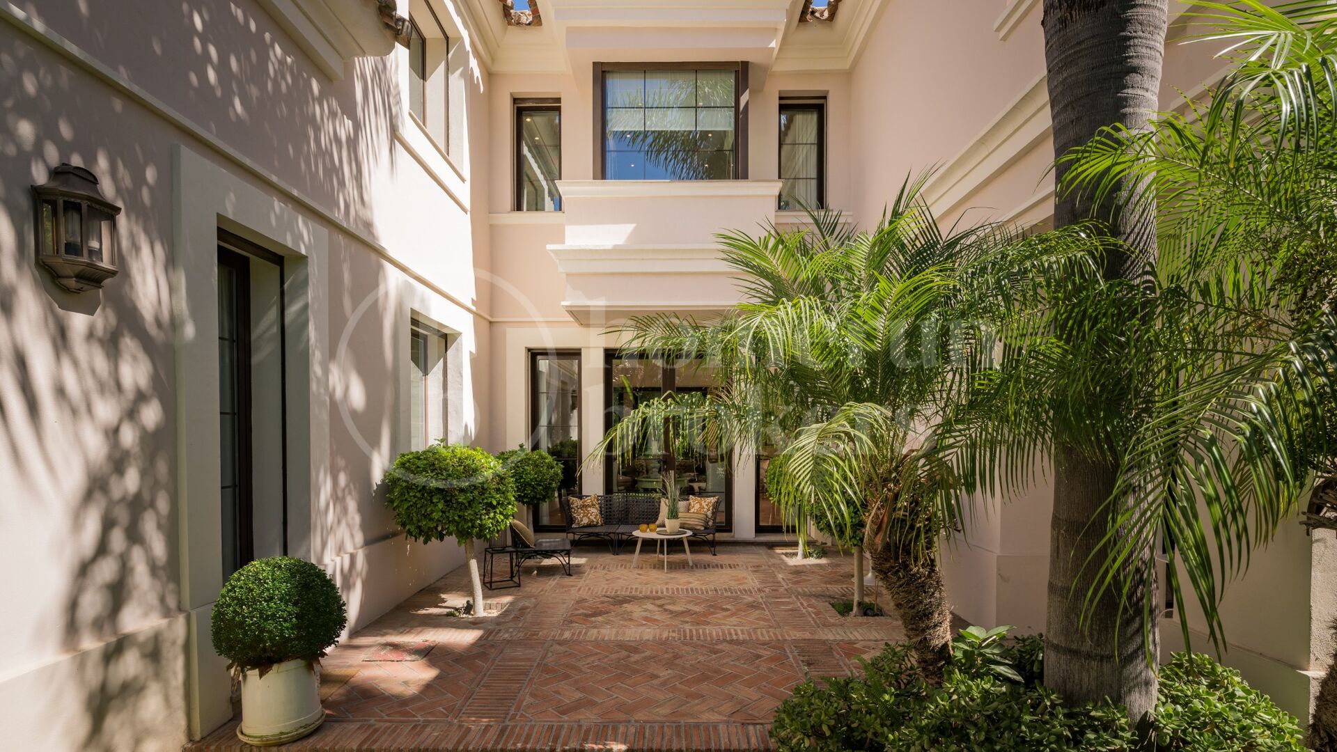 Villa Bellagio - Luxury 8-Bedroom Villa in Guadalmina Baja