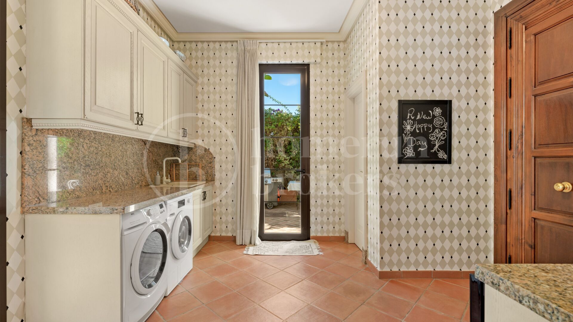 Villa Bellagio - Luxury 8-Bedroom Villa in Guadalmina Baja