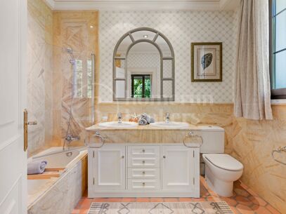 Villa Bellagio - Luxury 8-Bedroom Villa in Guadalmina Baja