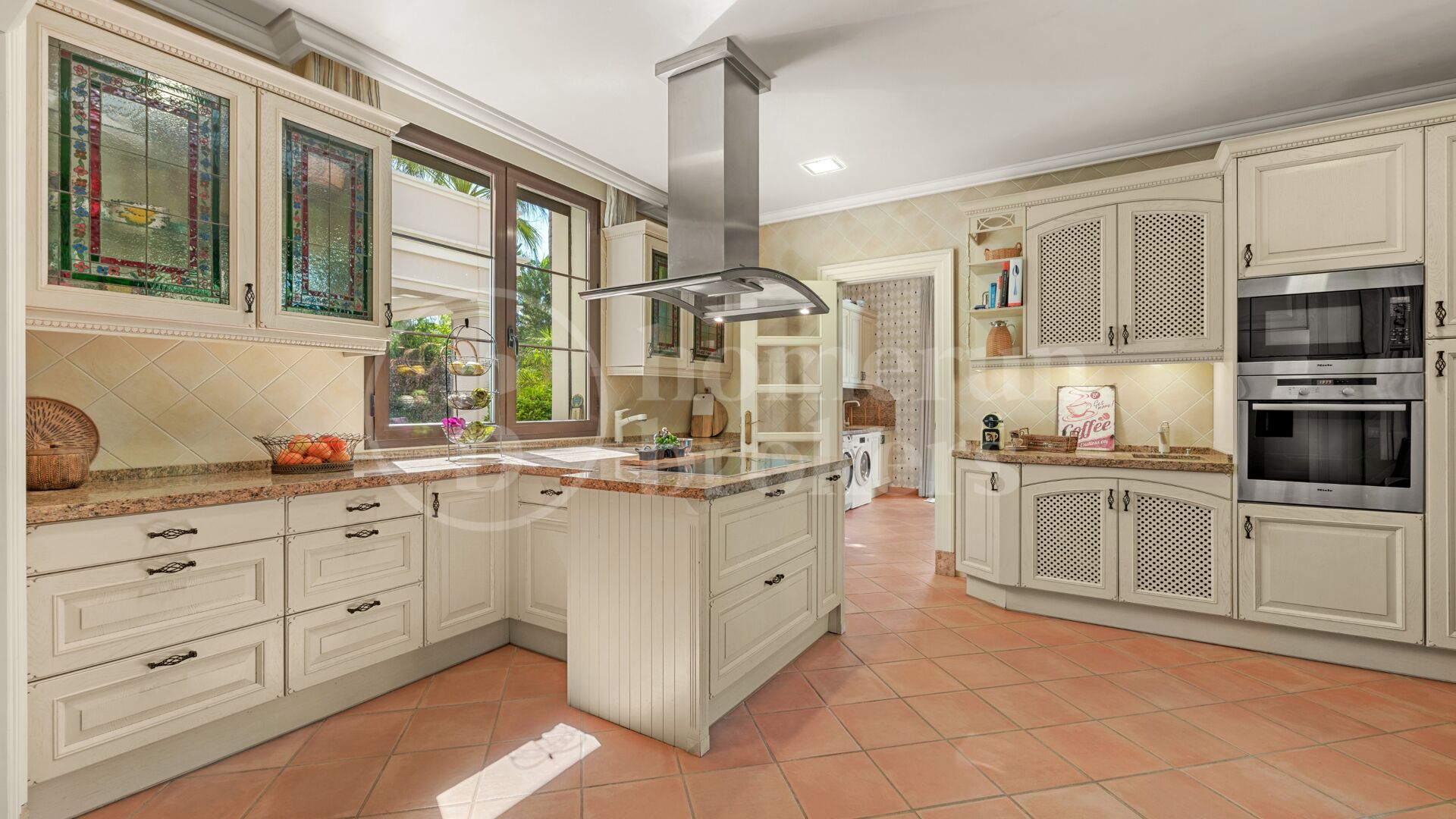 Villa Bellagio - Luxury 8-Bedroom Villa in Guadalmina Baja
