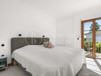 Villa Pinot - renoverad villa med havsutsikt i Estepona