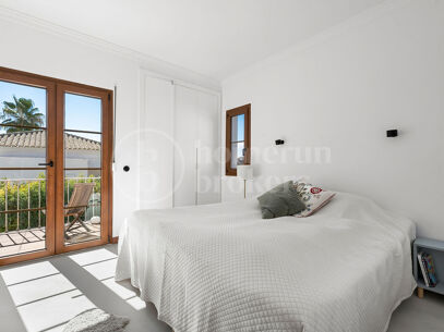 Villa Pinot - renoverad villa med havsutsikt i Estepona
