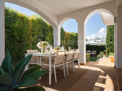 Villa Pinot - renoverad villa med havsutsikt i Estepona