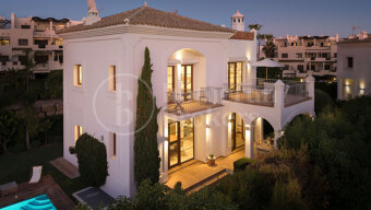 Villa Pinot - Renovated Villa with sea Views in Estepona