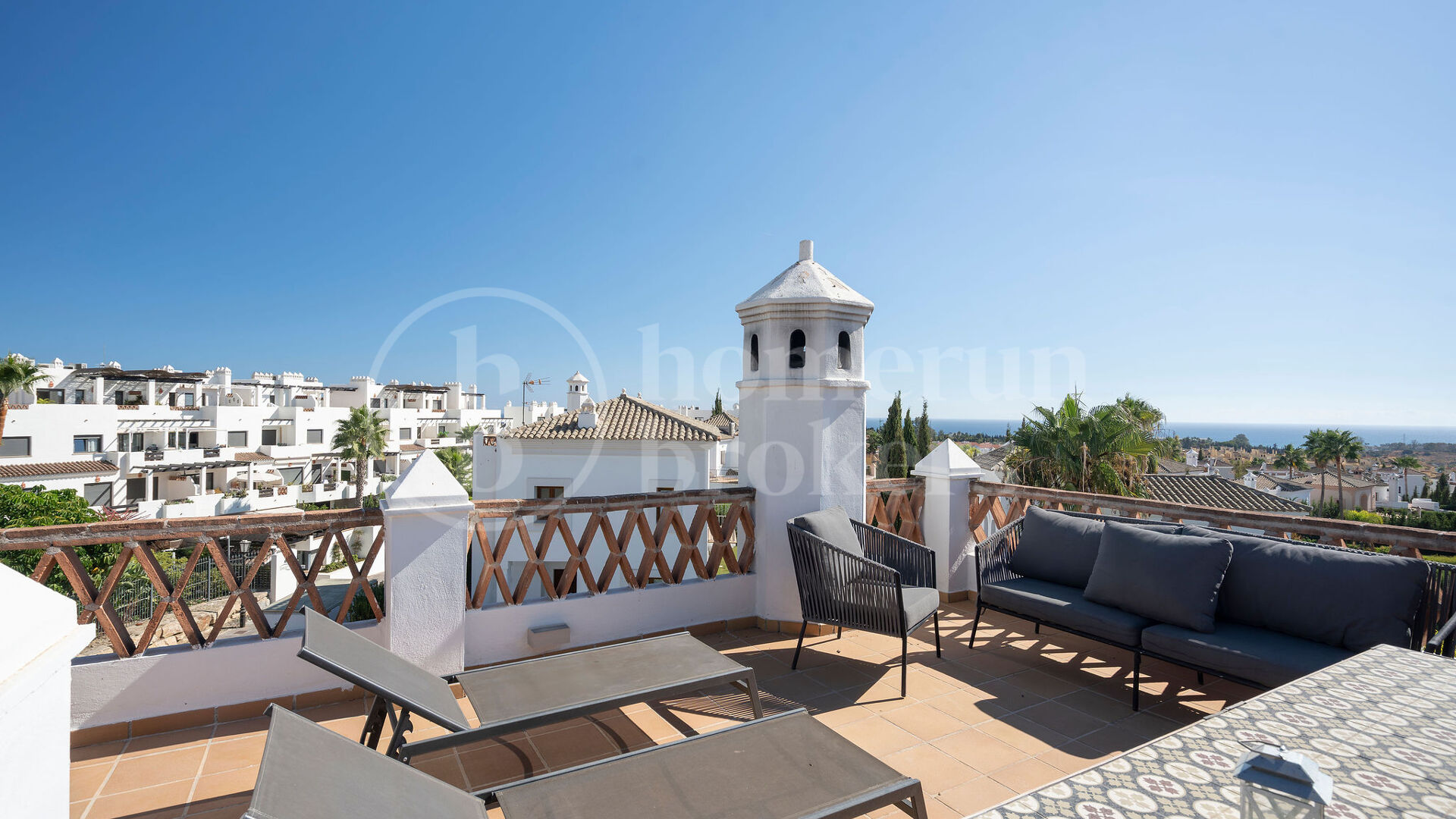Villa Pinot - renoverad villa med havsutsikt i Estepona
