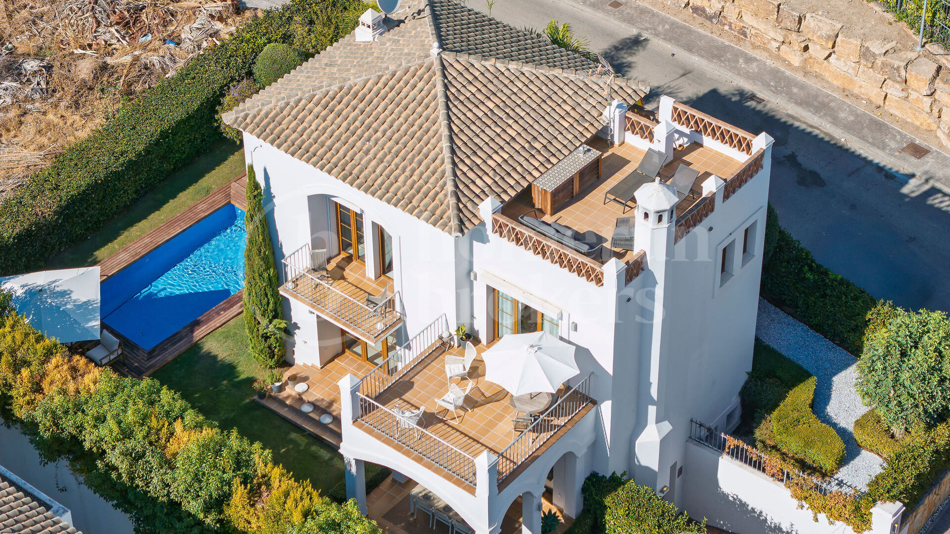 Villa Pinot - renoverad villa med havsutsikt i Estepona