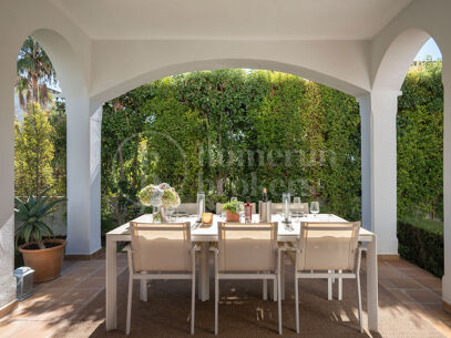 Villa Pinot - renoverad villa med havsutsikt i Estepona