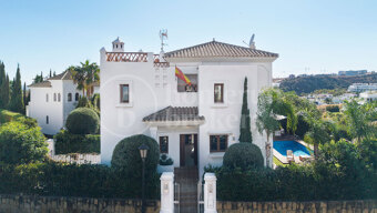 Villa Pinot - Renovated Villa with sea Views in Estepona