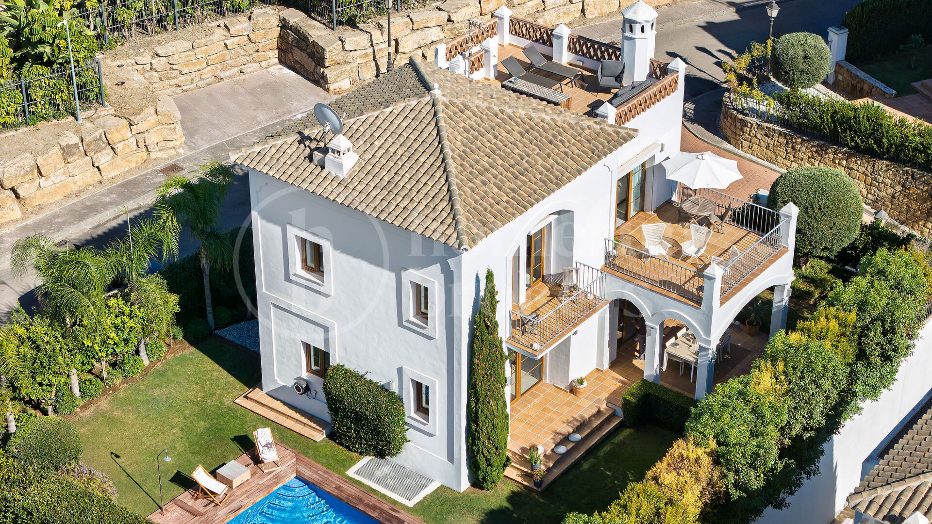 Villa Pinot - renoverad villa med havsutsikt i Estepona