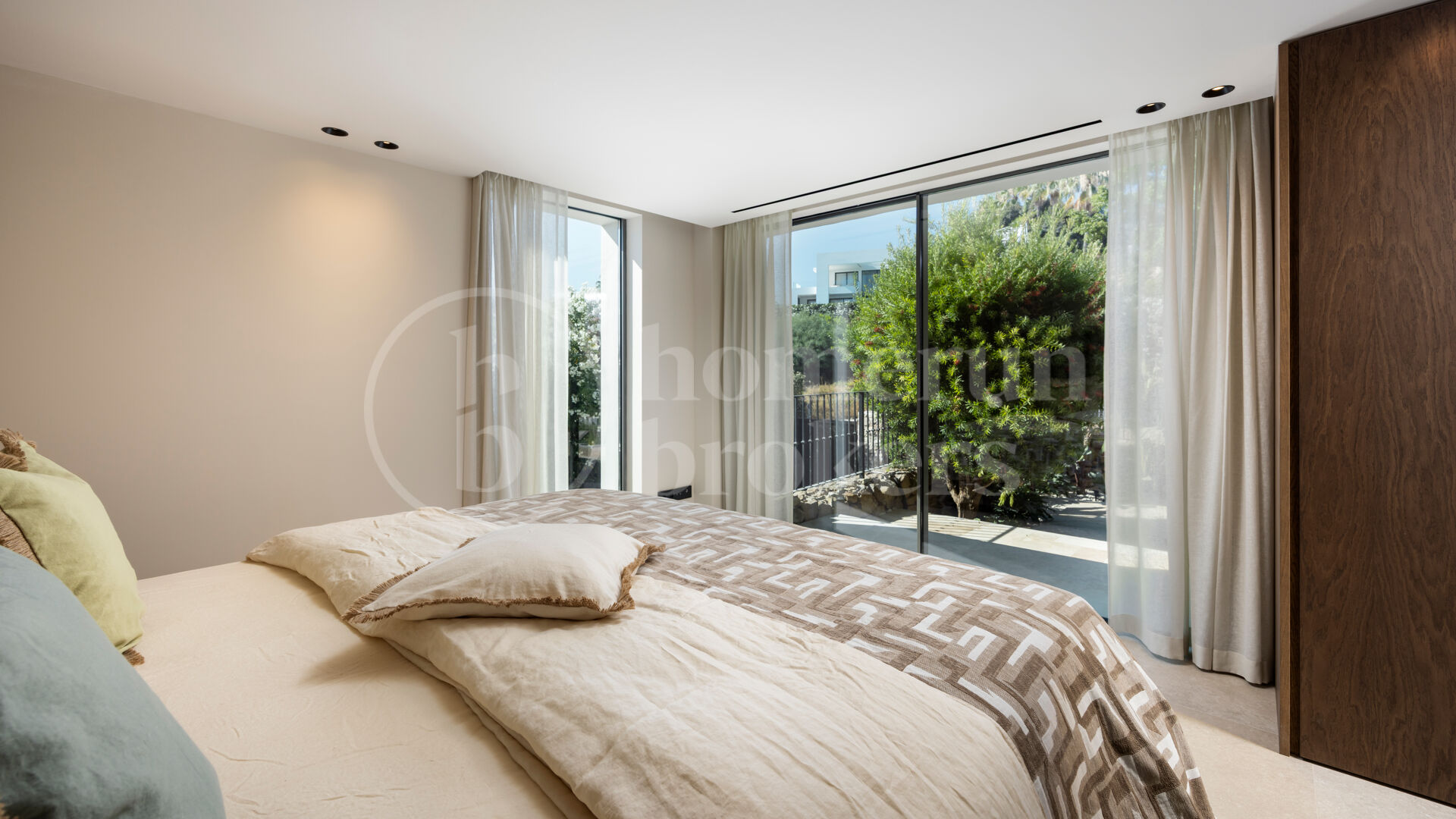 Centauro 15 – Modern Balinese-Inspired Villa in the Golf Valley of Nueva Andalucía