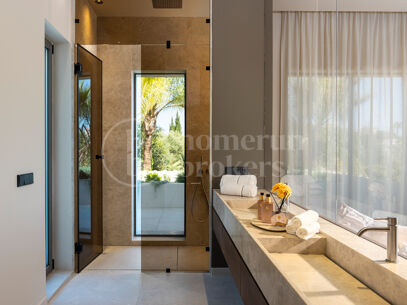 Centauro 15 – Modern Balinese-Inspired Villa in the Golf Valley of Nueva Andalucía