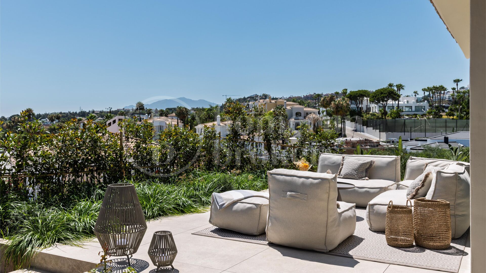 Centauro 15 – Modern Balinese-Inspired Villa in the Golf Valley of Nueva Andalucía