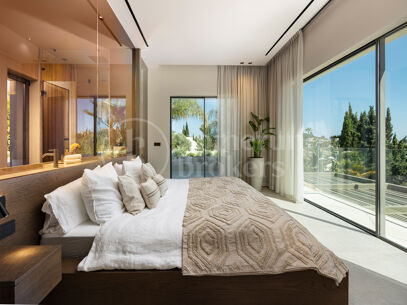 Centauro 15 – Modern Balinese-Inspired Villa in the Golf Valley of Nueva Andalucía