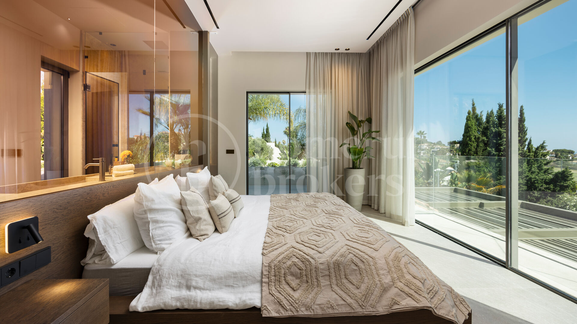 Centauro 15 – Modern Balinese-Inspired Villa in the Golf Valley of Nueva Andalucía