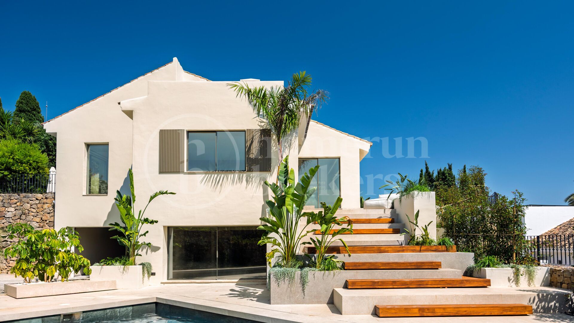 Centauro 15 – Modern Balinese-Inspired Villa in the Golf Valley of Nueva Andalucía