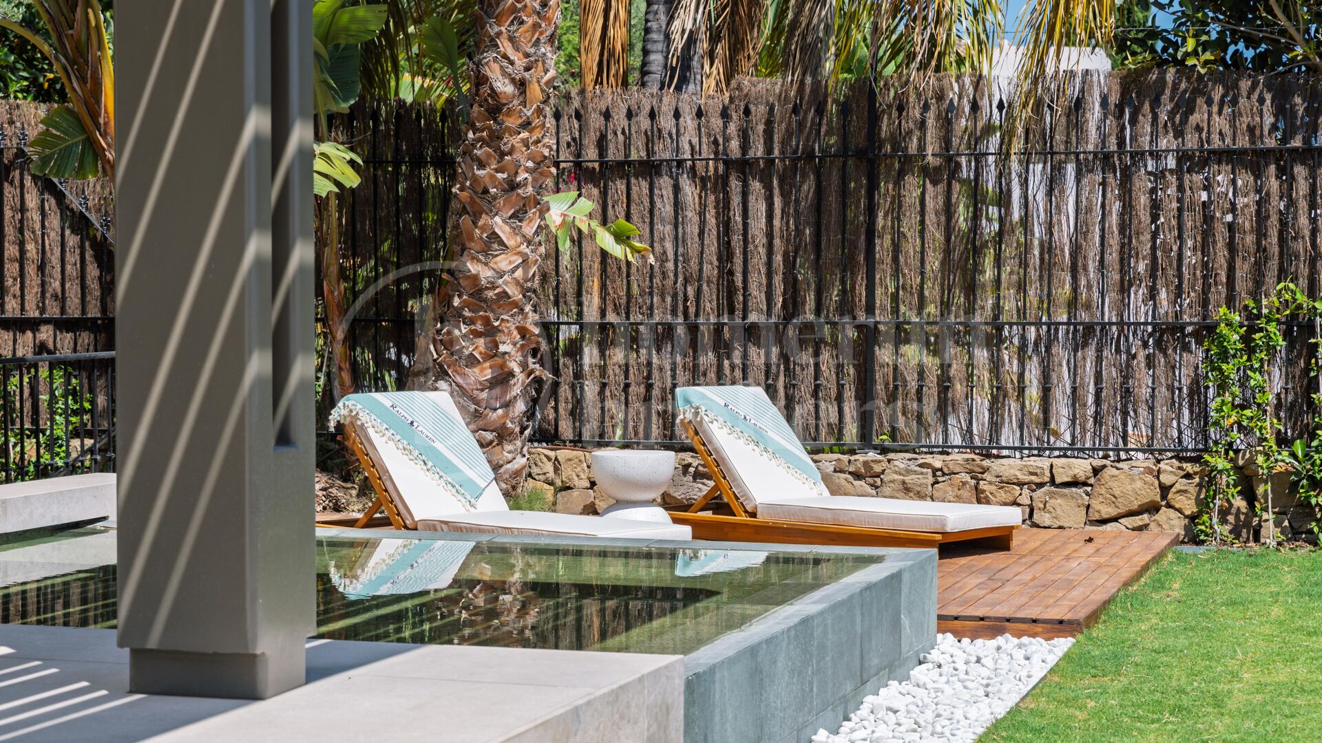 Centauro 15 – Modern Balinese-Inspired Villa in the Golf Valley of Nueva Andalucía