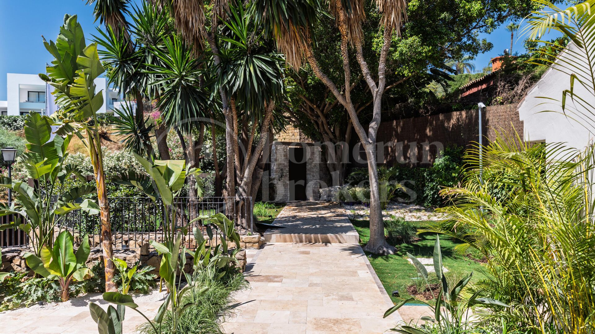 Centauro 15 – Modern Balinese-Inspired Villa in the Golf Valley of Nueva Andalucía