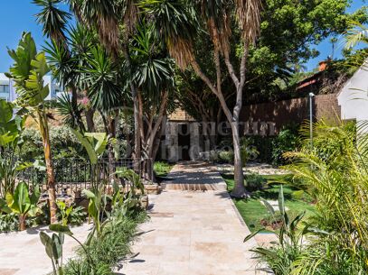 Centauro 15 – Modern Balinese-Inspired Villa in the Golf Valley of Nueva Andalucía