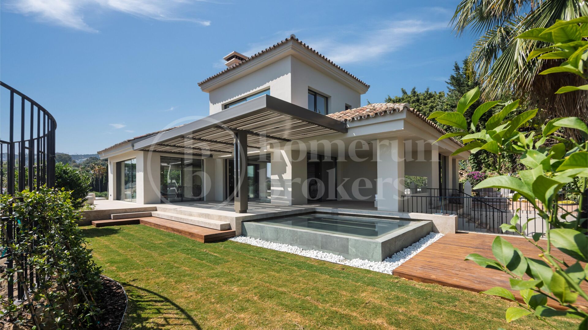 Centauro 15 – Modern Balinese-Inspired Villa in the Golf Valley of Nueva Andalucía