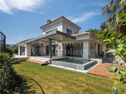 Centauro 15 – Modern Balinese-Inspired Villa in the Golf Valley of Nueva Andalucía