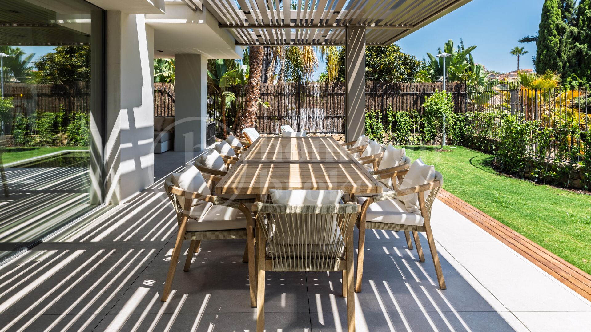 Centauro 15 – Modern Balinese-Inspired Villa in the Golf Valley of Nueva Andalucía