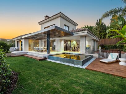 Centauro 15 – Modern Balinese-Inspired Villa in the Golf Valley of Nueva Andalucía