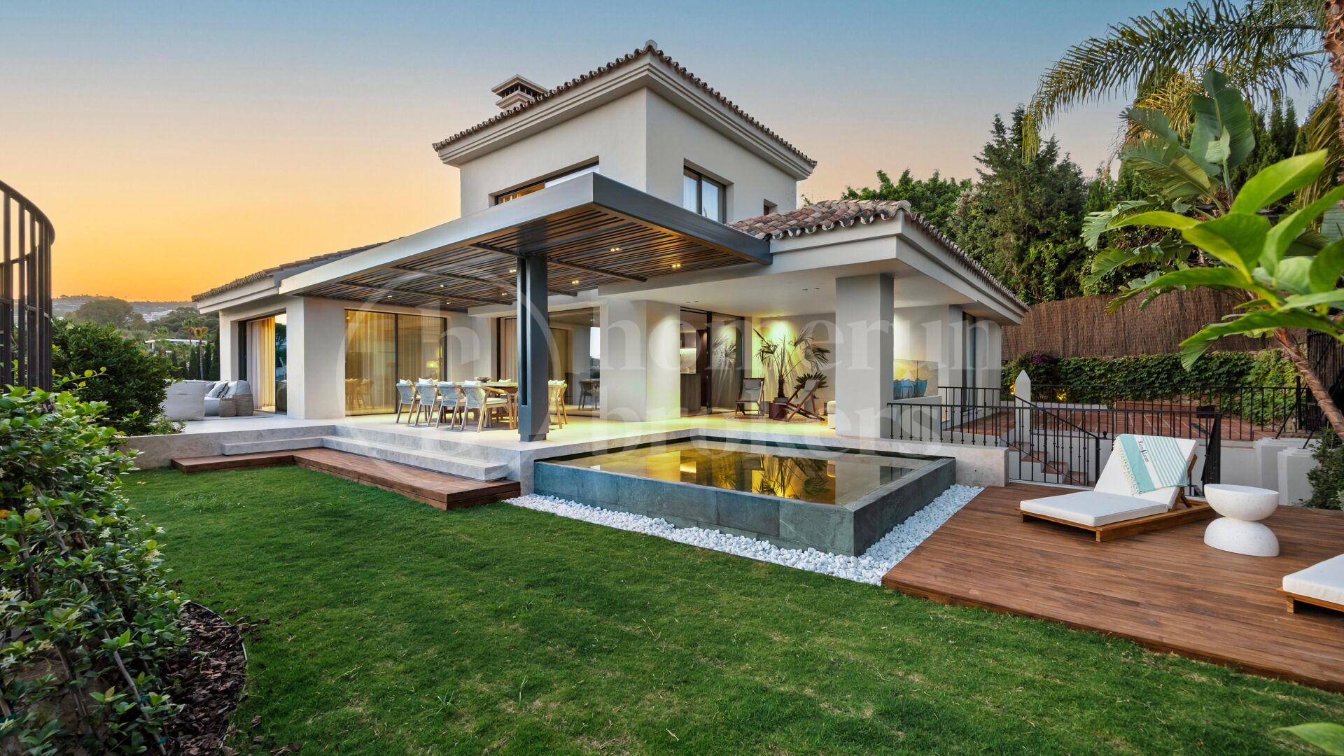 Centauro 15 – Modern Balinese-Inspired Villa in the Golf Valley of Nueva Andalucía