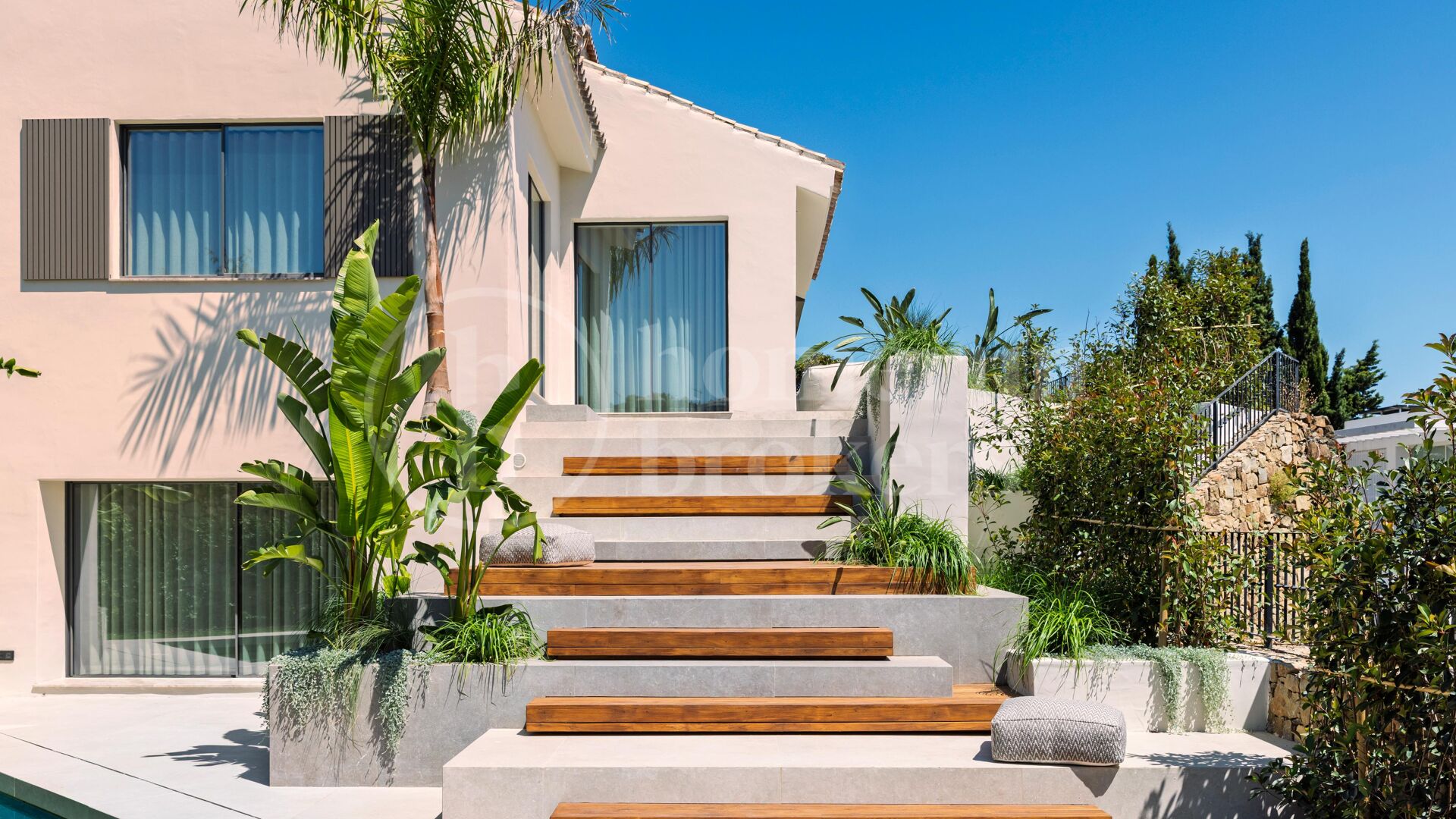 Centauro 15 – Modern Balinese-Inspired Villa in the Golf Valley of Nueva Andalucía