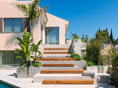 Centauro 15 – Modern Balinese-Inspired Villa in the Golf Valley of Nueva Andalucía