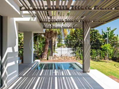 Centauro 15 – Modern Balinese-Inspired Villa in the Golf Valley of Nueva Andalucía