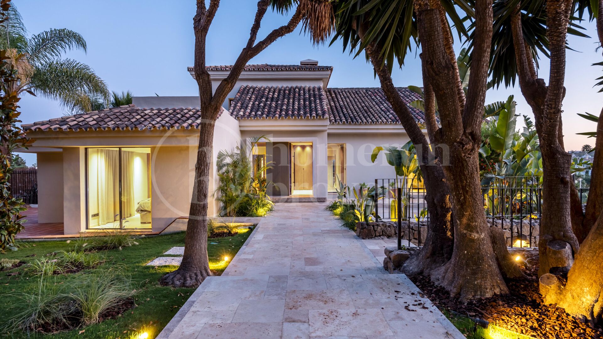 Centauro 15 – Modern Balinese-Inspired Villa in the Golf Valley of Nueva Andalucía