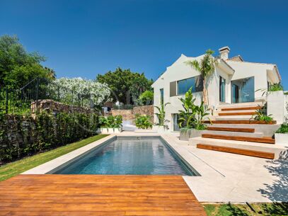Centauro 15 – Modern Balinese-Inspired Villa in the Golf Valley of Nueva Andalucía