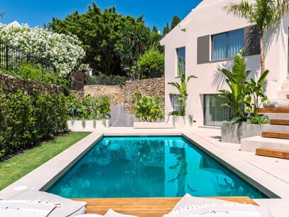 Centauro 15 – Modern Balinese-Inspired Villa in the Golf Valley of Nueva Andalucía