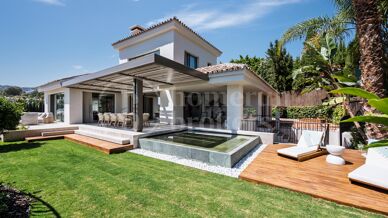 Centauro 15 – Modern Balinese-Inspired Villa in the Golf Valley of Nueva Andalucía