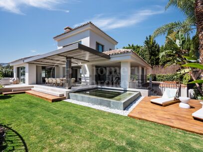 Centauro 15 – Modern Balinese-Inspired Villa in the Golf Valley of Nueva Andalucía