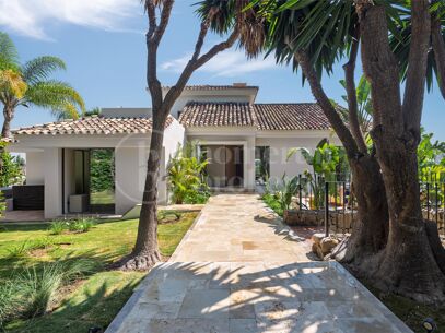 Centauro 15 – Modern Balinese-Inspired Villa in the Golf Valley of Nueva Andalucía