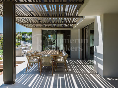 Centauro 15 – Modern Balinese-Inspired Villa in the Golf Valley of Nueva Andalucía