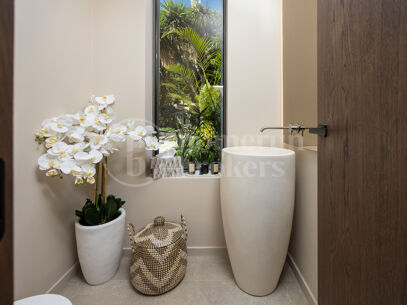 Centauro 15 – Modern Balinese-Inspired Villa in the Golf Valley of Nueva Andalucía