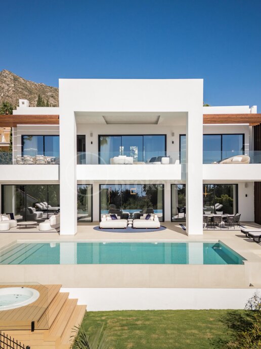 Villa George - Nyrenoverat modernt hem med panoramautsikt Visningar, Pool & Spa