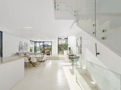 Villa Estrella - Modern 5-Bedroom Overlooking Cabopino Golf Course
