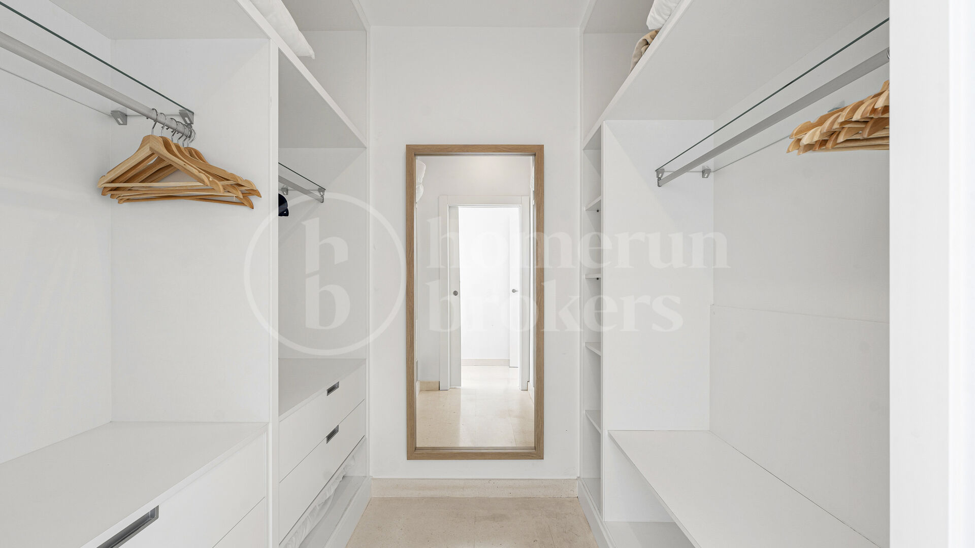 Villa Estrella - Modern 5-Bedroom Overlooking Cabopino Golf Course