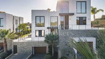 Villa Estrella - Modern 5-Bedroom Overlooking Cabopino Golf Course