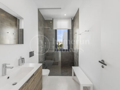 Villa Estrella - Modern 5-Bedroom Overlooking Cabopino Golf Course