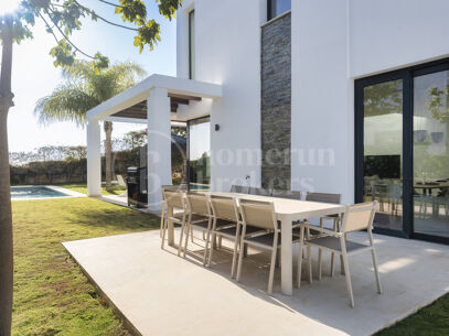 Villa Estrella - Modern 5-Bedroom Overlooking Cabopino Golf Course