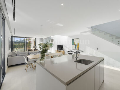 Villa Estrella - Modern 5-Bedroom Overlooking Cabopino Golf Course