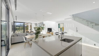 Villa Estrella - Modern 5-Bedroom Overlooking Cabopino Golf Course