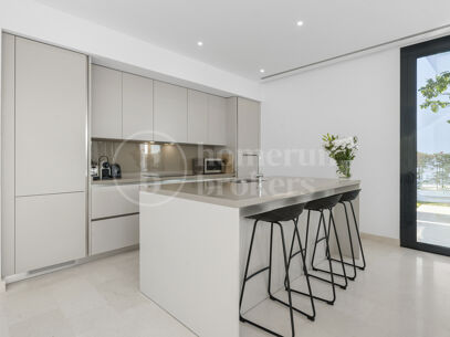Villa Estrella - Modern 5-Bedroom Overlooking Cabopino Golf Course